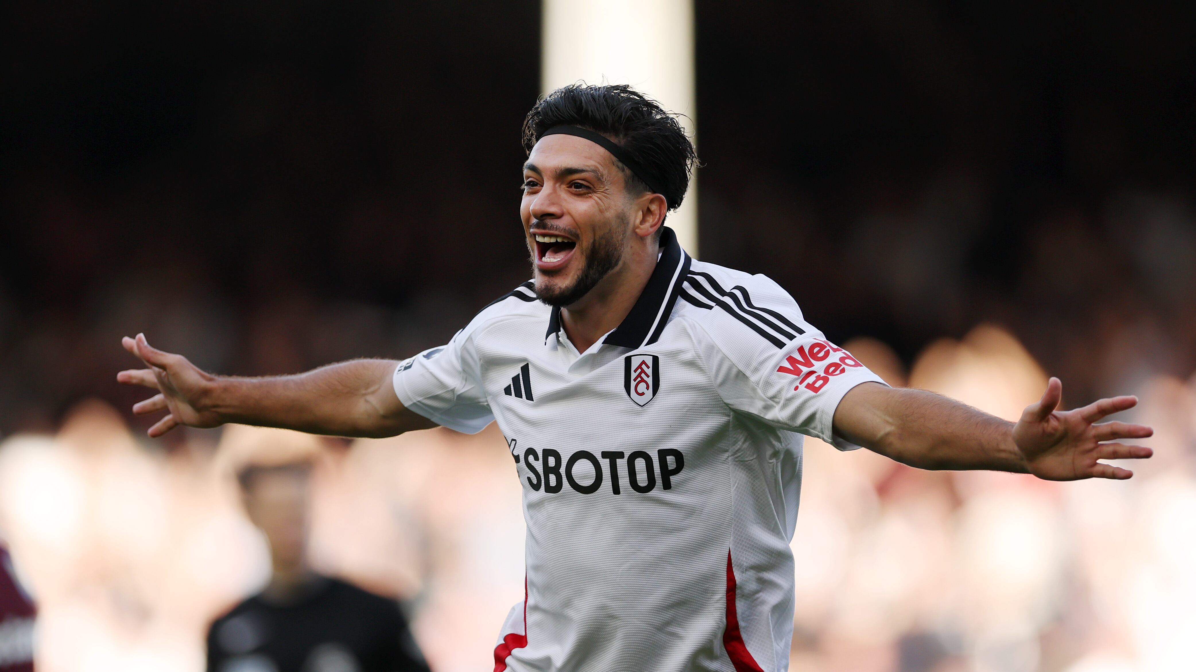 Raúl Jiménez registra 12 goles con el Fulham en la actual temporada.