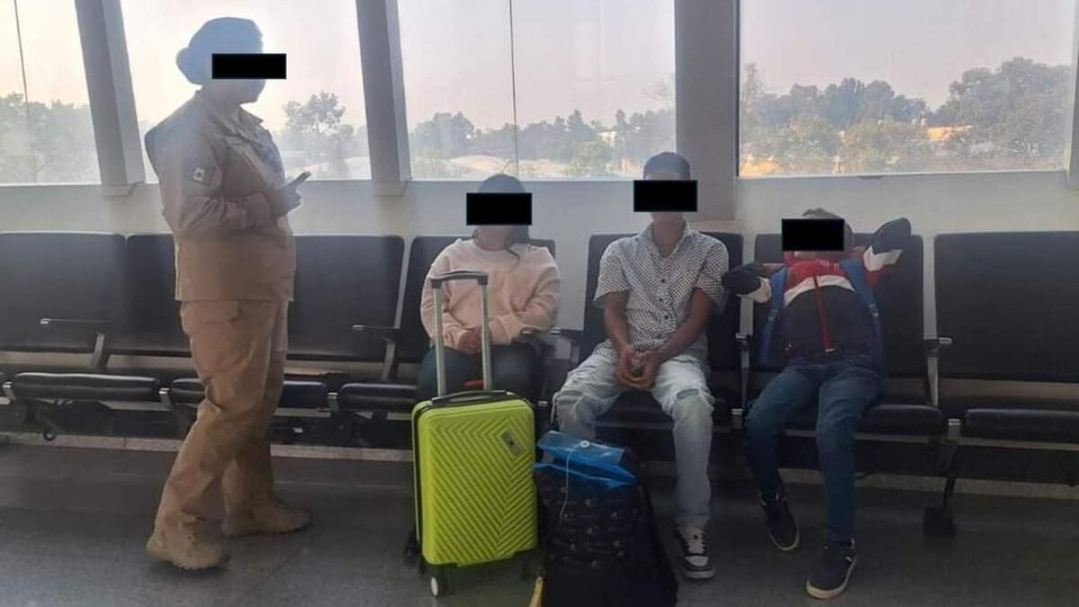 Detienen a mujer en el AICM por intento de trata de menores con destino a Tamaulipas