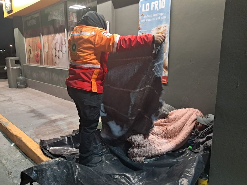 En Escobedo personas en situación vulnerable fueron invitadas a ir a un refugio, pero se negaron.