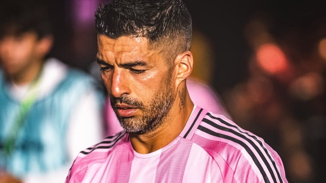 Luis Suárez está arrepentido por escupir a integrante de Seattle Sounders.