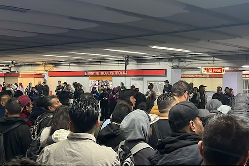 VIDEO: ¿No hay trenes? Usuarios reportan severos retrasos en el Metro de la Ciudad de México