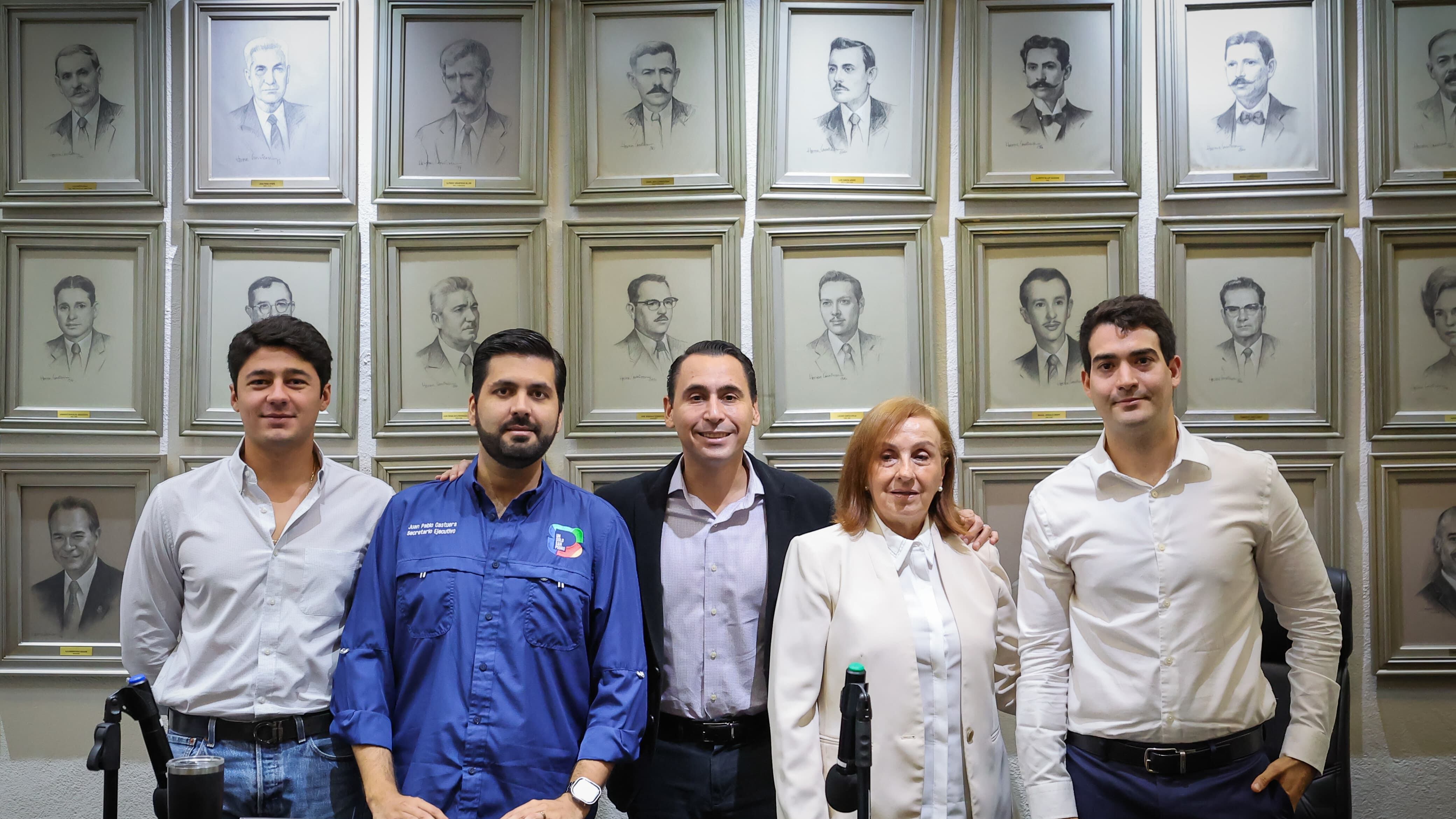 En la rueda de prensa participaron Mercedes Zorrilla, secretaria de Desarrollo Social y Calidad de Vida; Gerardo Benítez, encargado de la oficina del Instituto de la Juventud de San Pedro, y Daniel Garza, director de Innovación Económica