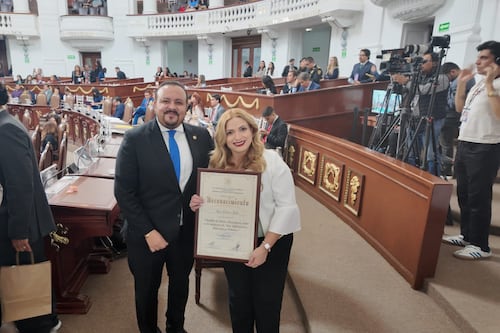 Congreso CDMX premia a José Lebeña de Publimetro, con Medalla al Mérito Periodístico
