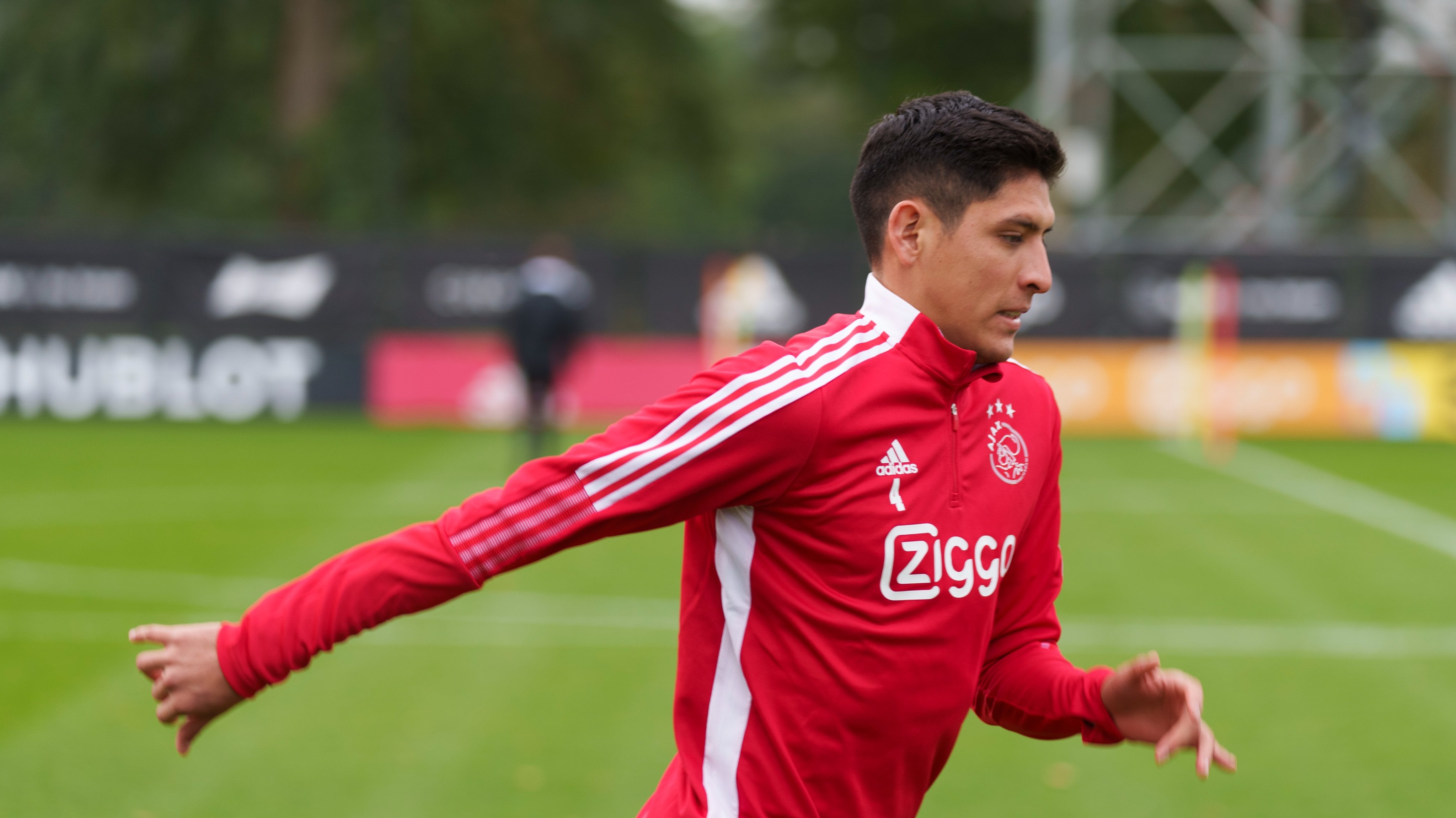 En entrevista para Ajax Life, Edson Álvarez señaló los momentos complicados que vivió con el club holandés y el esfuerzo extra que tuvo que dar por ser mexicano