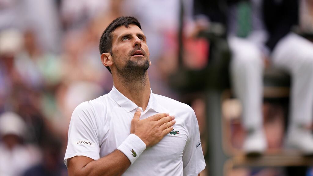 Novak Djokovic reaccionó a un partido complicado para avanzar en el torneo