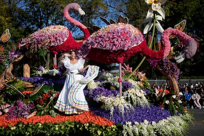 Pasadena le da la bienvenida al año nuevo con su tradicional Desfile de las Rosas.