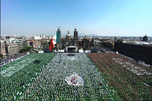 Récord Guinness en CDMX: 9,500 personas participan en la clase de futbol más grande del mundo
