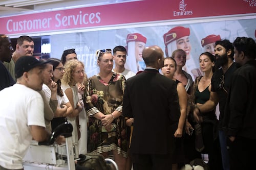 Caos aéreo por guerra en Medio Oriente deja miles de viajeros varados, con miedo e incertidumbre