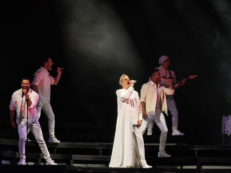 El cantante español apoyó en un evento organizado por el DIF Jalisco