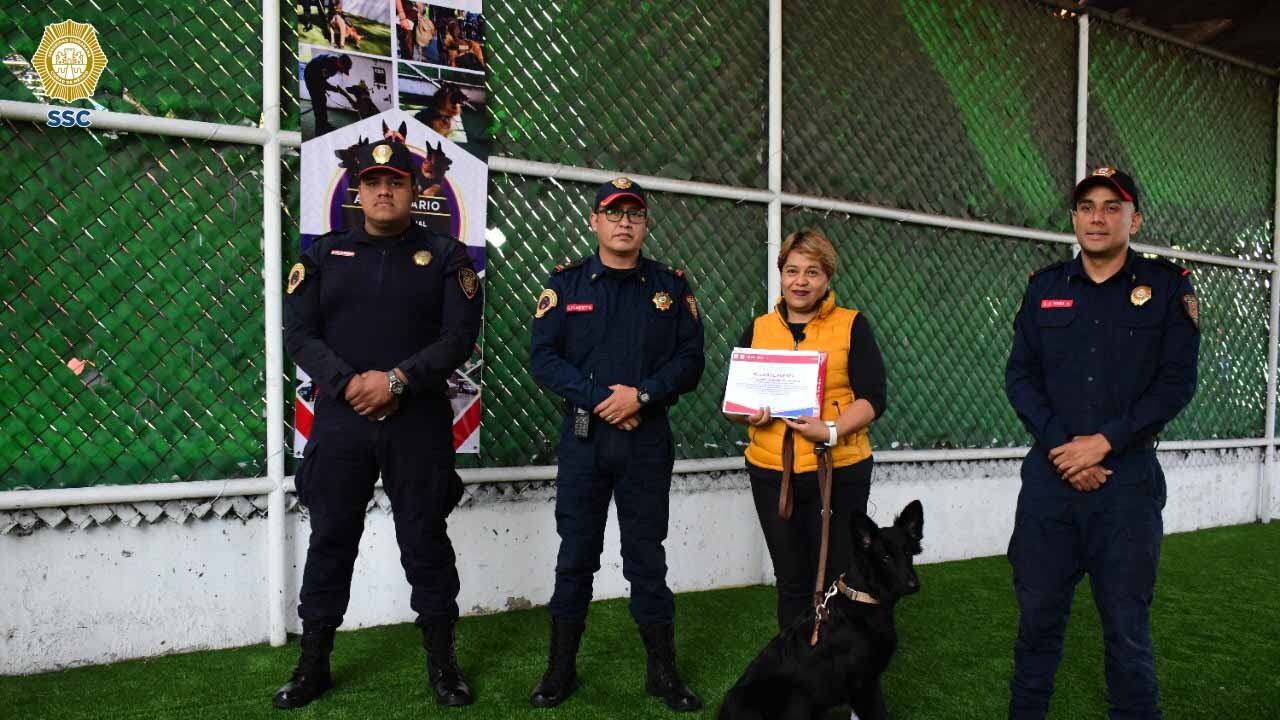 Aplo graduado de la Unida Canina de la PBI