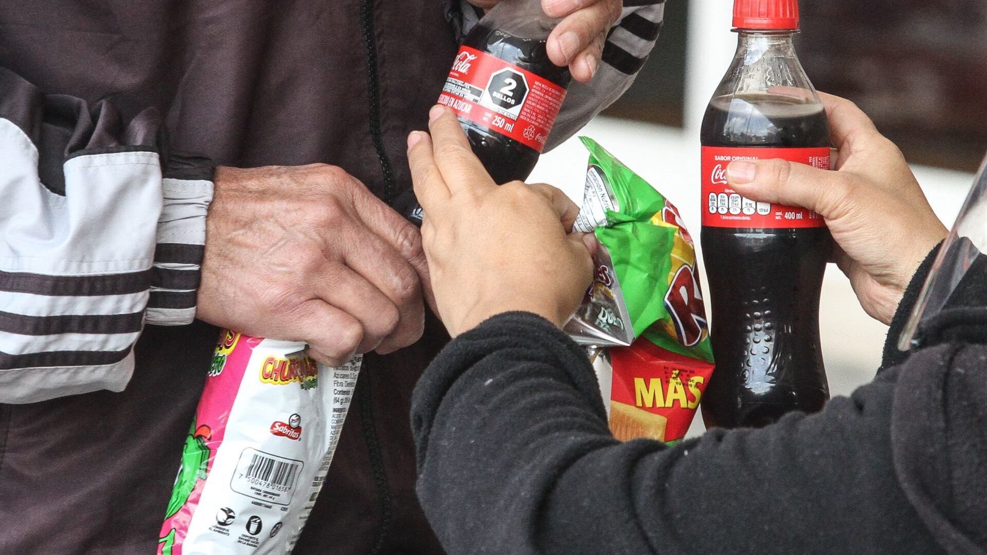 En México solo dos de cada 10 escuelas venden alimentos saludables.