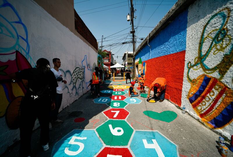 Las calles ahora son seguras y llenas de color.