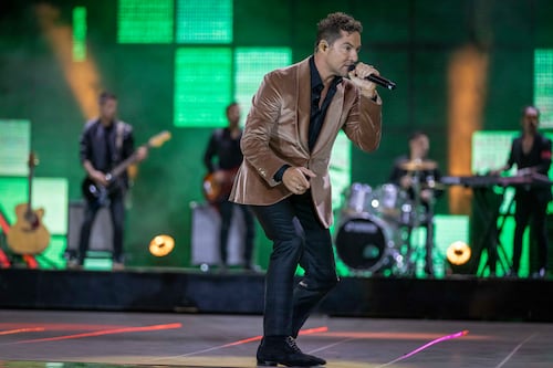 David Bisbal estrena en directo ‘Vivir así es morir de amor’ y redefine su propuesta musical