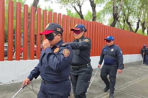Metro capacitan a policías para garantizar acceso de personas con discapacidad