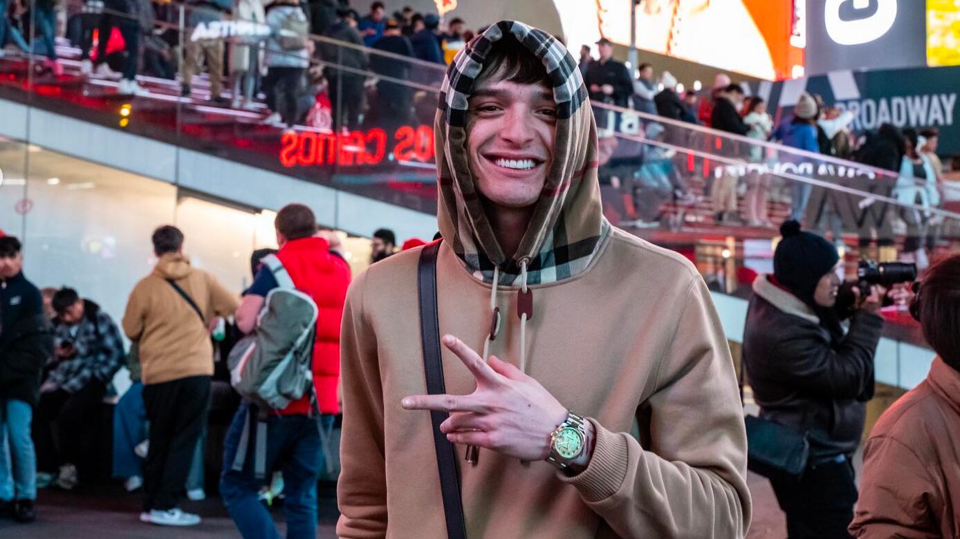 Peso Pluma es un gran seguidor del futbol.