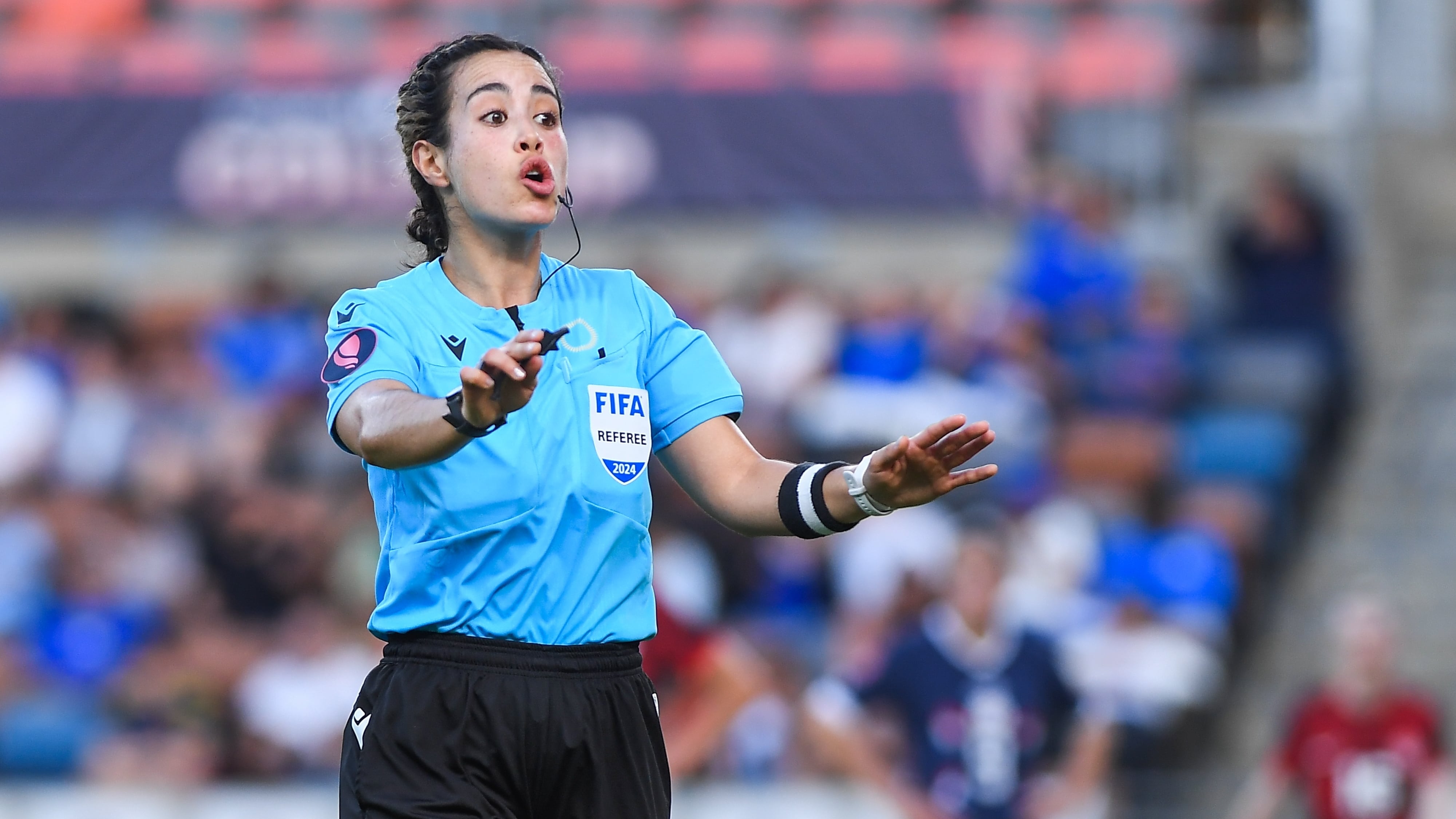 Katia Itzel García cuenta con 8 años de experiencia como silbante profesional.