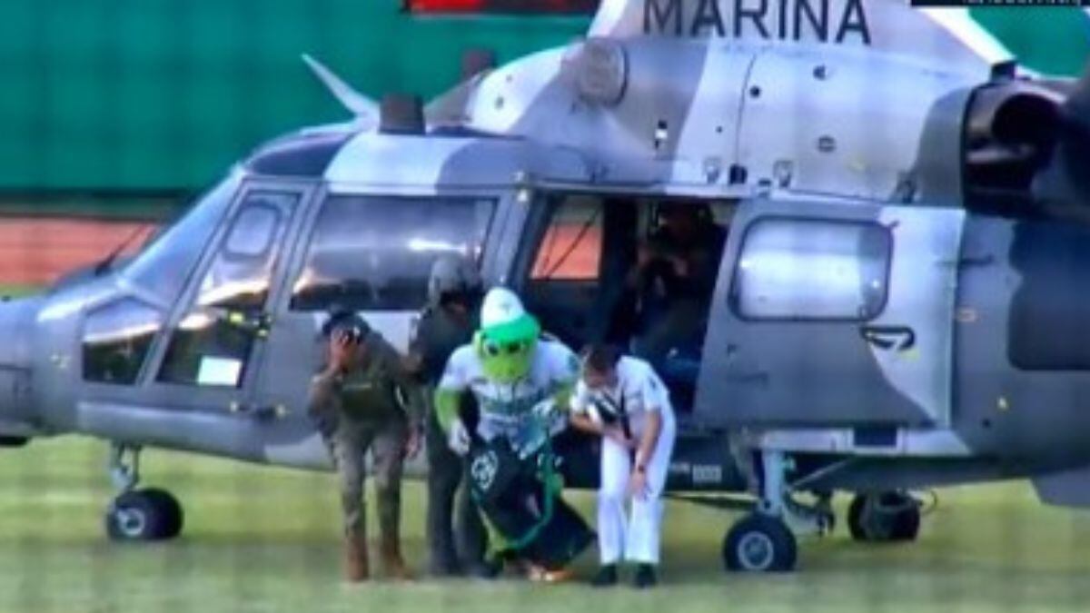 fueron criticados en redes por usar el helicóptero en un evento deportivo. (Especial)