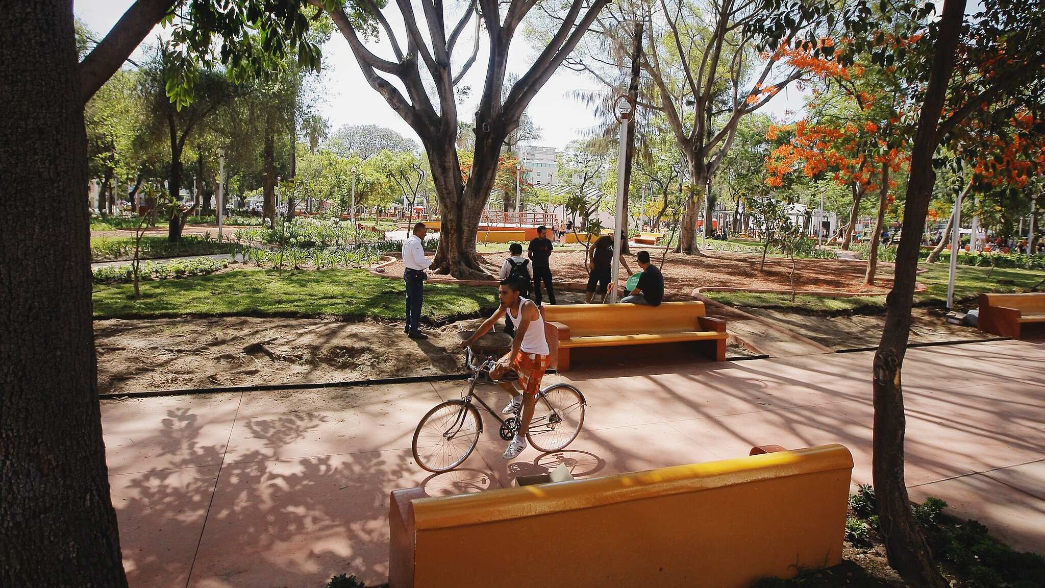 La remodelación del parque Revolución, también conocido como "Parque Rojo", forma parte de una serie de intervenciones que sufrirá la ciudad de cara al Mundial 2026. ESPECIAL/ GOBIERNO DE GUADALAJARA