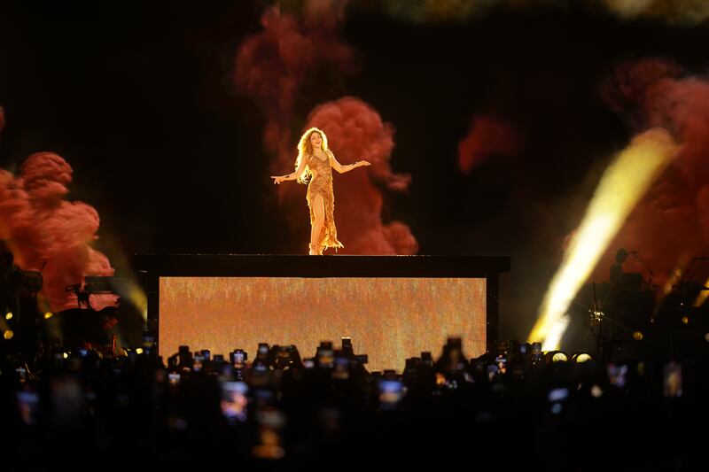 Shakira selló su regreso a México con su primer concierto en Monterrey en el Estadio BBVA, recinto en donde más de 50 mil voces corearon cada una de sus canciones, entre las cuales se encuentran “HipsDon’t Lie”, “La Tortura”, “Soltera”, “Whenever, Wherever”, “Waka Waka”, “Loba”, “BZRP Music Sessions #53”, entre otras. Además de su electrizante show, el público también se sorprendió ante la presencia de personalidades como Andy Benavides y Mariana Rodríguez Cantú.