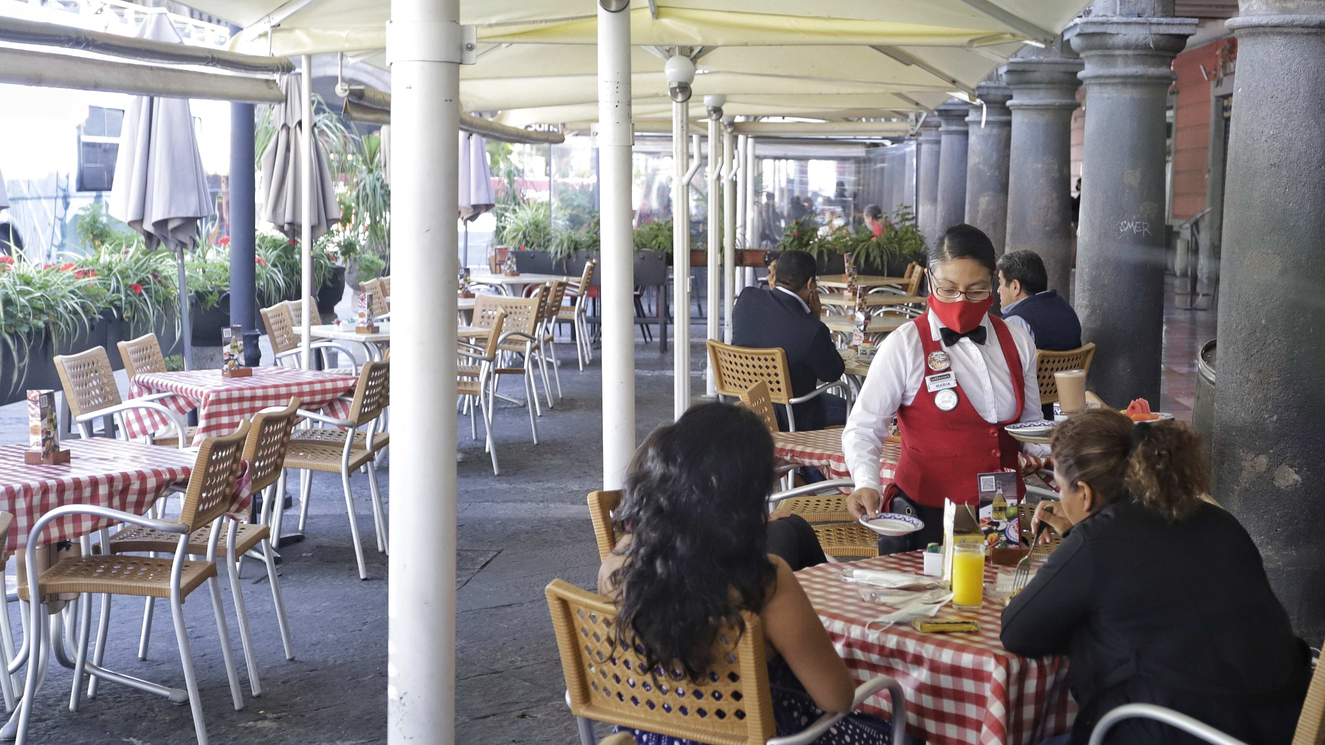 Restaurantes piden ampliar horario para el 15 de septiembre