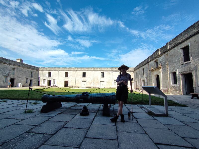 Explora la mágica St. Augustine. A solo dos horas de Orlando, esta histórica ciudad costera ofrece rica historia, calles adoquinadas, arquitectura colonial y deliciosa gastronomía