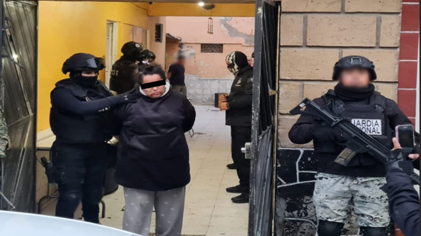 Elementos del Ejército Mexicano, GN y Fiscalía General de Justicia catearon un inmueble, detuvieron a cinco personas y aseguraron diversas dosis de drogas.