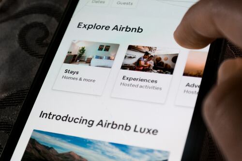 Lo que sabemos de la nueva regulación en CDMX de plataformas de alojamiento como Airbnb
