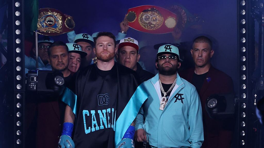 Luis R. Conríquez ya estrenó el corrido que interpretó en la pelea del Canelo contra Munguía.