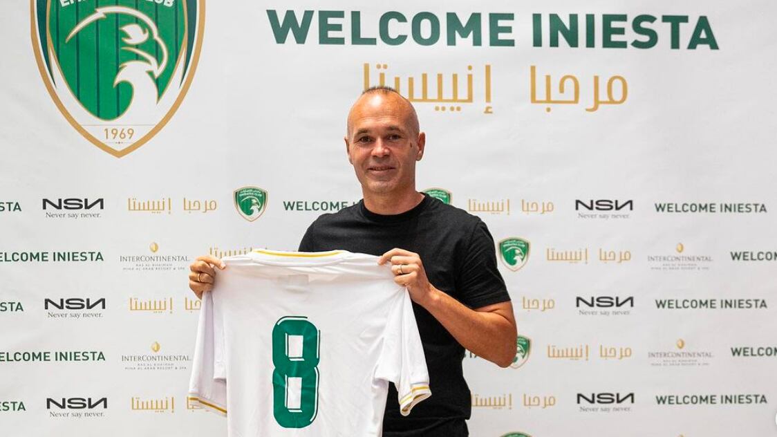Andrés Iniesta firmó por un año con el Emirates FC.