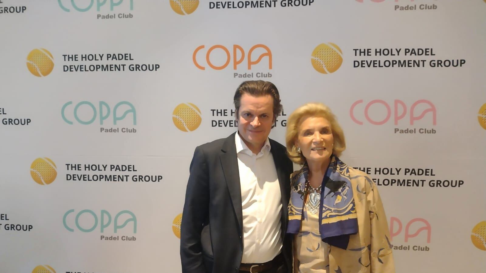 Viviana Corcuera y Enrique Corcuera JR., Viuda e hijo de Enrique Corcuera, creador del pádel durante la presentación del COPA Pádel Club.