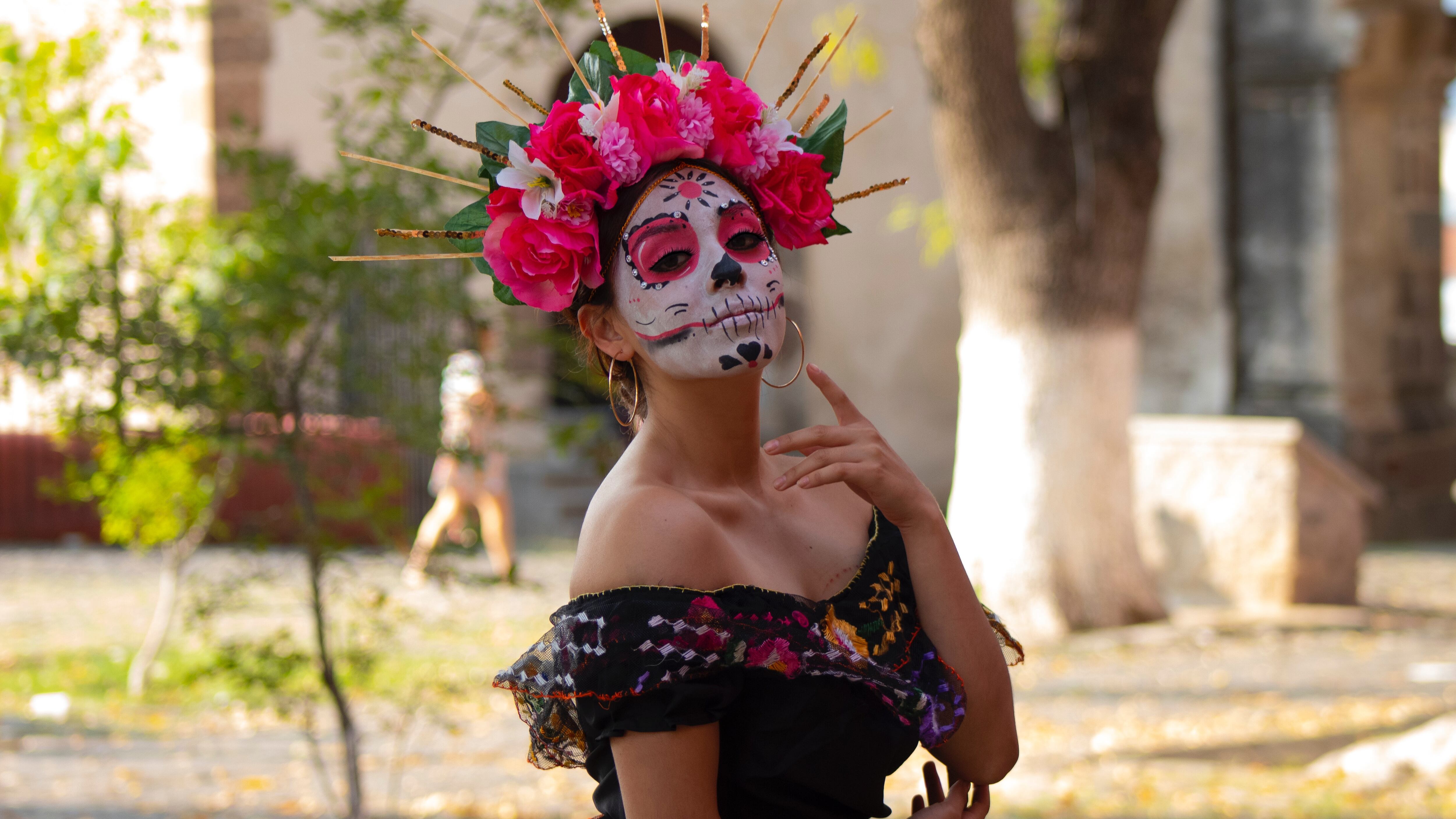 El Desfile del Día de Difuntos forma parte de las actividades previas al Día de Muertos en Monterrey.