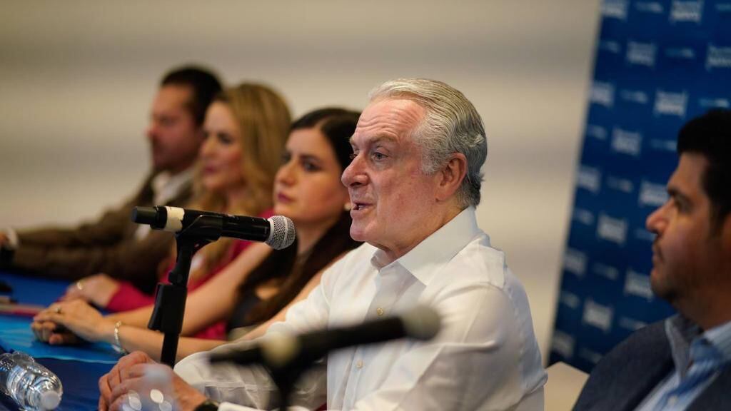 Santiago Creel en su gira por Querétaro. (Cortesía)