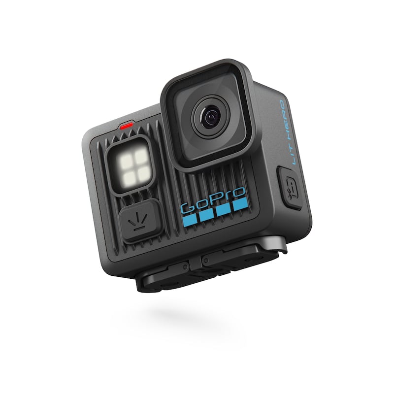GoPro lanza tres productos que revolucionan el contenido: la cámara MAX2 360 con resolución 8K de verdad y color de 10 bits, la LIT HERO ultracompacta con luz integrada para capturas espontáneas, y el gimbal Fluid Pro AI con seguimiento por IA