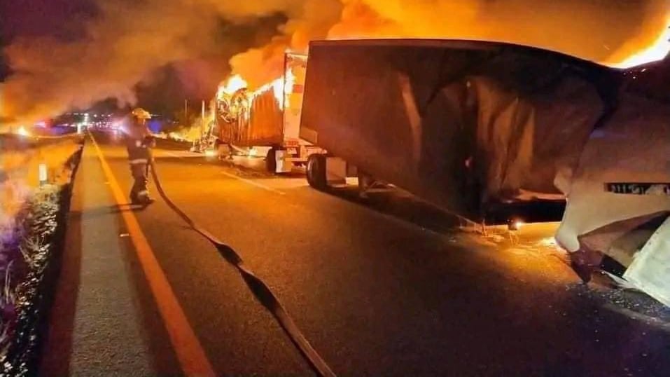 Se registraron narcobloqueos y quema de vehículos. (Especial)