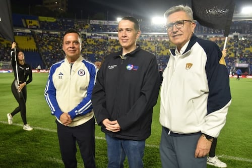 Alcalde Luis Mendoza reconoce a los equipos de futbol Cruz Azul y Pumas; garantiza un encuentro deportivo con orden y seguridad