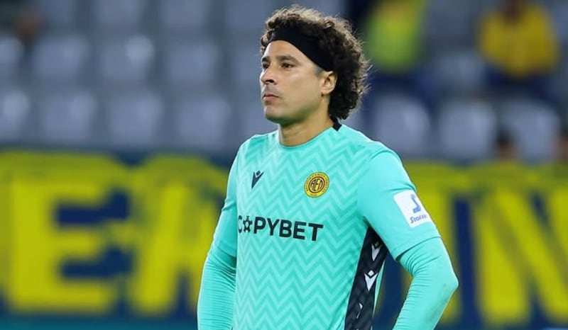 Guillermo Ochoa fue exhibido en Chipre.