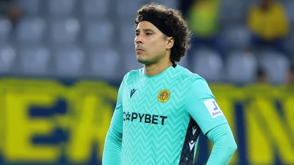 Guillermo Ochoa fue exhibido en Chipre.