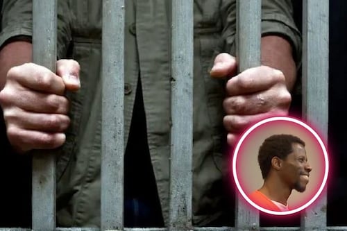 Hombre se burla tras recibir cadena perpetua por matar a compañero al interior de una cárcel en Estados Unidos