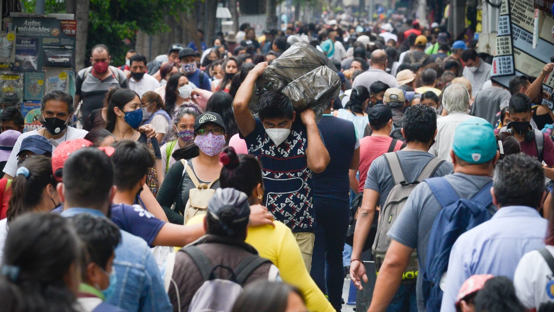 La Ciudad de México sigue en semáforo naranja 'hacia el amarillo'.