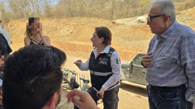 Autoridades federales y estatales han brindado cercanía e información directa a los familiares de los mineros.