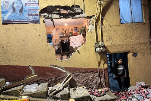 ¿La bajada del Diablo? Camión de refrescos pierde el control y choca con viviendas en CDMX