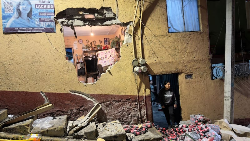 ¿La bajada del Diablo? Camión de refrescos pierde el control y choca con viviendas en CDMX