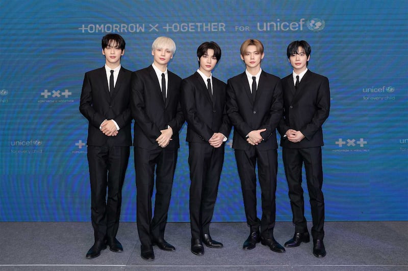 TOMORROW X TOGETHER