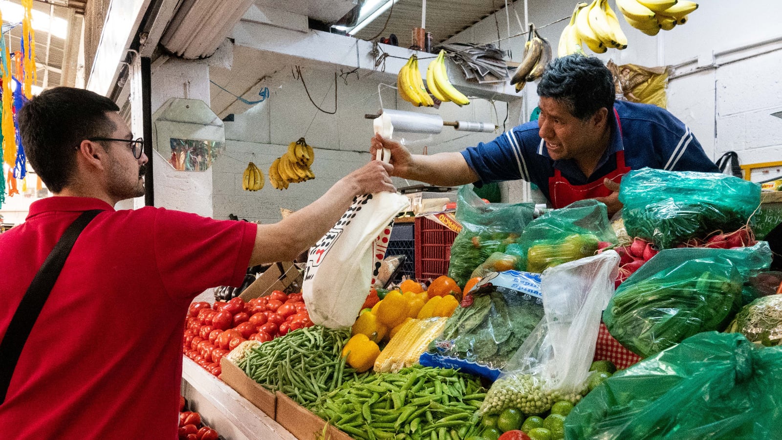 El precio de las frutas, carnes, pan y postres para la cena de Fin de Año tendrán un alza promedio de 20%; aunque muchos ya subieron de dos a 17 pesos señaló la Anpec.