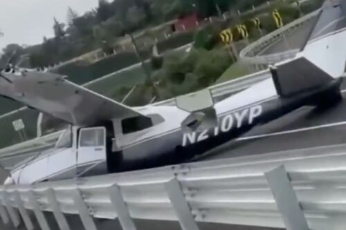 Avioneta realiza aterrizaje de emergencia en autopista de Hidalgo