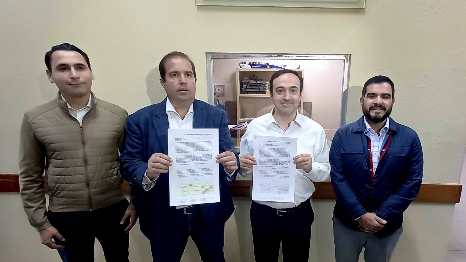 El diputado Luis Susarrey, José Luis Garza Ochoa, presidente del PRI; Hernán Salinas Wolberg, presidente estatal del PAN y Mauro Molano, diputado del PAN.
