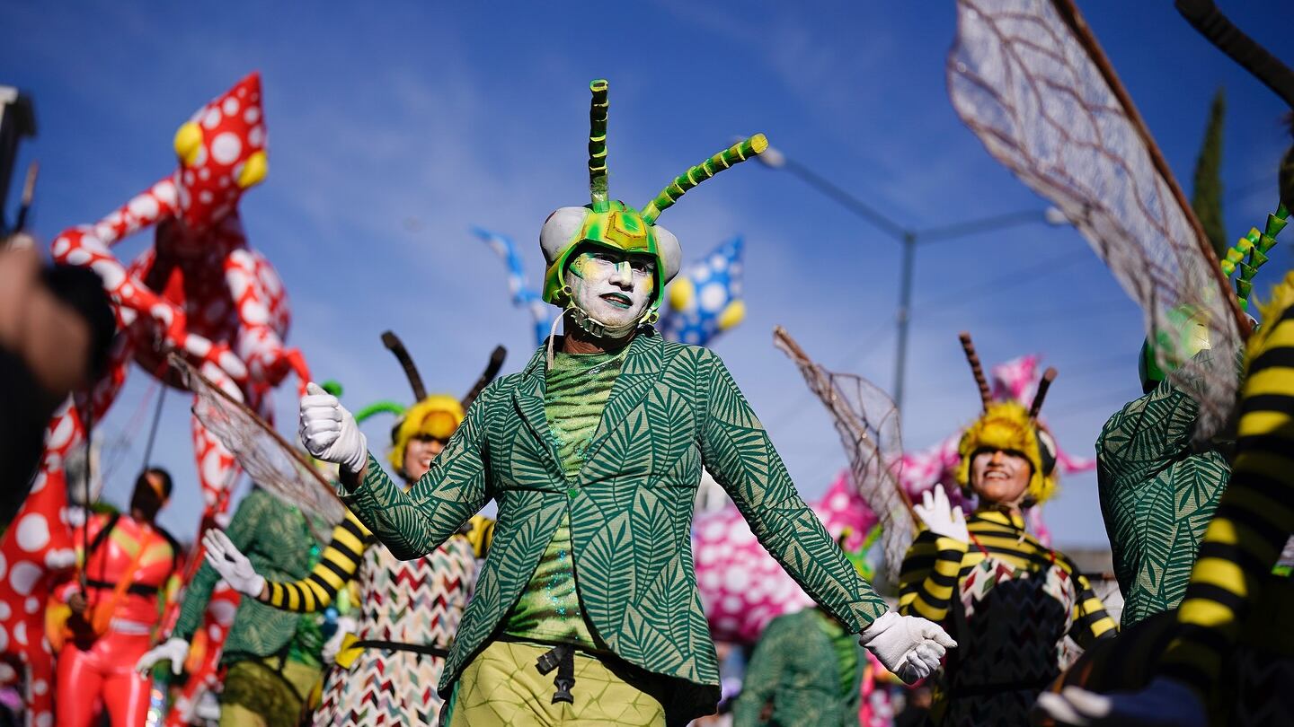 Personas buscan empleo temporal en la Feria del Empleo de Festival Vive León 2025; el evento contará con 170 vacantes abiertas para aplicarse en línea.