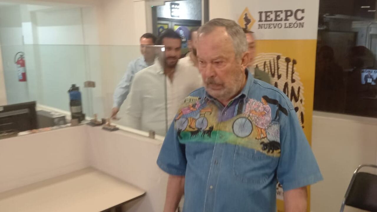 Fernández se retiró sumamente molesto.