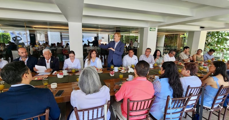 En Guanajuato capital, integrantes del sector construcción participaron en el Desayuno Tradicional del Día de la Santa Cruz junto a colegios y asociaciones del gremio.