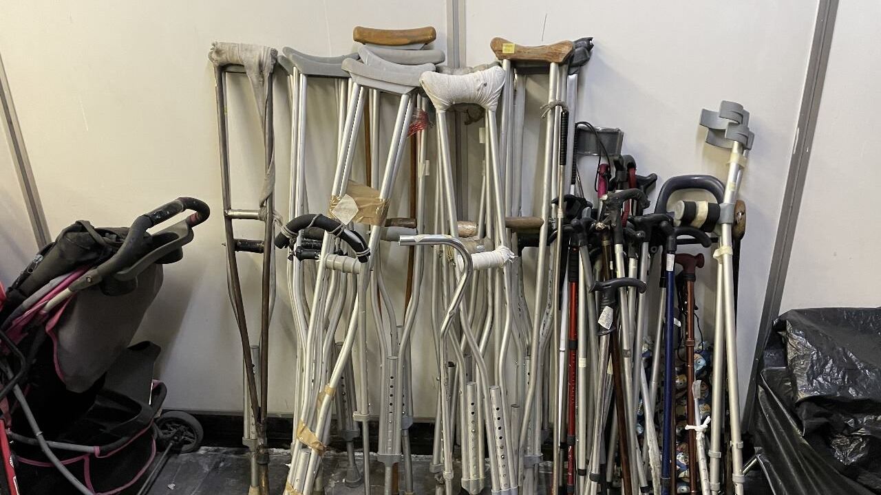 Donación de objetos extraviados en el Metro durante 2023